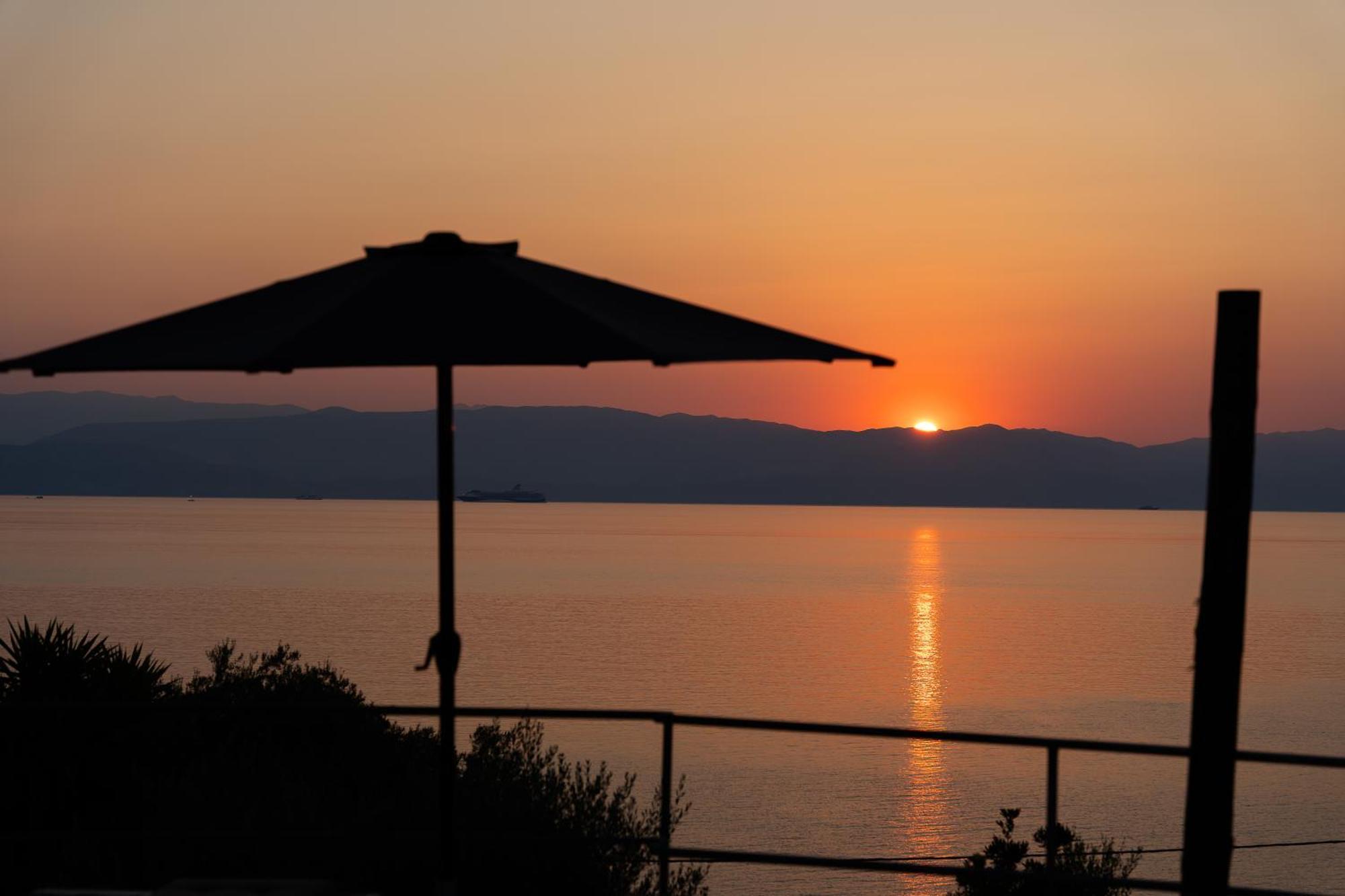 Antares Boutique Guesthouse Perama  Zewnętrze zdjęcie